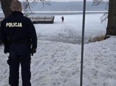 Pod mężczyzną załamał się lód. Chciał uratować psa