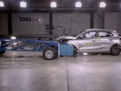 Chcesz przeżyć wypadek? Musisz się mocniej rozpędzić. Szokujący wniosek ADAC