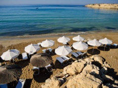 Ciepło, 20 stopni, słońce i pełen relaks z dala od mrozów. Na "Wyspie Afrodyty" grzeje nawet w lutym