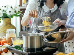 Zasada 3 godzin podczas gotowania: Eksperci wydali jasne wytyczne. „Ten błąd może skończyć się zatruciem”