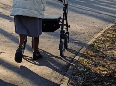 89-latka zapisała sąsiadce mieszkanie i setki tysięcy. 