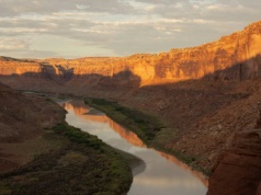 Rzeka, która płynie "pod górę". Naukowcy w końcu odkryli dlaczego. "Bardzo dziwna trasa"