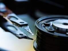 Podłączył "pasujący” kabel. W sekundę stracił 14 lat danych