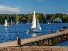 Dopłacą do wakacji, ale przed sezonem. Sprawdź, kto skorzysta