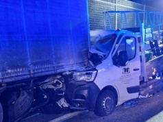 Dostawczak wleczony przez ciężarówkę przez ok. 2 km? Szokujące ustalenia po wypadku na A2