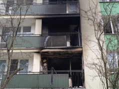 Pożar mieszkania przy ul. Przyjaźni w Lublinie. Pięć osób poszkodowanych, ulica całkowicie zablokowana