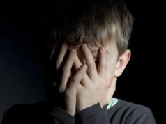 8-latek był bity, obrażany i wystawiany na mróz w samej piżamie. Bo „nie znalazł skarpetek do pary”