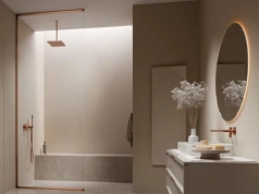 Krzywe ściany, skosy i mała łazienka? Sprawdź, kiedy kabina na wymiar to jedyne rozsądne wyjście