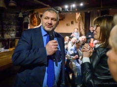 Gorąca atmosfera na spotkaniu z Ministrem Żurkiem. Walka o mikrofon z działaczem Konfederacji Korony Polskiej