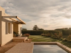 Zaczęli budowę po żniwach i zrobili coś wyjątkowego. Ten dom zachwyca