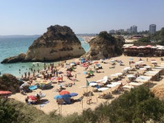 Wizz Air rozpycha się w bastionie Ryanaira. Polscy turyści zyskali nowe trasy do słynnego wakacyjnego regionu