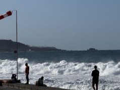 Alerty pogodowe na Wyspach Kanaryjskich: silny wiatr i wysokie fale