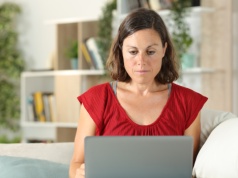 Efekt Elizy i cyfrowa empatia. Dlaczego wierzymy maszynom?