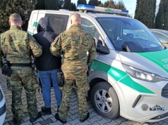 Ujęcie Ukraińca w Krakowie. Pod konwojem został wydalony z Polski