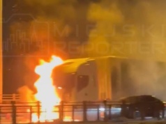 Pożar ciągnika siodłowego na Moście Grota-Roweckiego. Trwa akcja gaśnicza