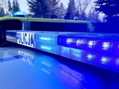 Samochód wjechał w dom, 13 osób ewakuowanych