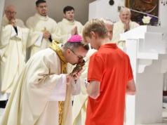 Nie zgodzić się na przeciętność. Relikwie św. Karola Acutisa na Starym Żegrzu