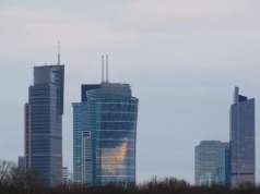 Ceny mieszkań 2026: ile metrów więcej w obwarzanku niż w centrum?