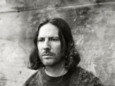 Audiowizualna podróż przez pamięć – Rival Consoles wraca do Polski z nowym show