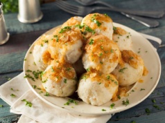 Tak robi się prawdziwe pyzy z mięsem. Dzięki trikowi mojego dziadka nigdy nie są gumowe