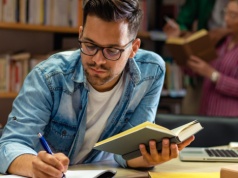 Naukowcy: zaangażowanie ważniejsze niż cisza. Tak mózg uczy się w hałasie