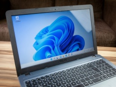 Ten laptop nauczył mnie, jak dbać o baterię. Tak sprawdzam to na Windows 11