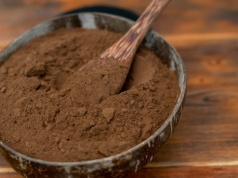 To dobry zamiennik kakao. Ma słodki smak i pomaga obniżyć poziom 