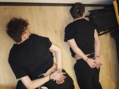 Ukraińcy przyjechali na „robotę”. Skończyli na podłodze skuci w kajdanki