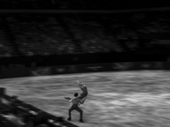 Polski akcent na olimpijskim lodzie. Fińscy łyżwiarze zatańczyli do kultowego utworu Republiki