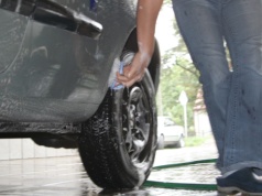 Własna gąbka na myjni bezdotykowej. Wolno czy nie?