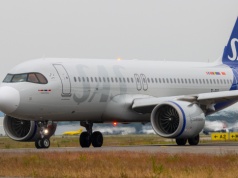 Dym na pokładzie samolotu. Awaryjne lądowanie, cztery osoby w szpitalu