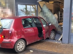 87-latek wjechał do… cukierni. Pomylił pedały(FILM)