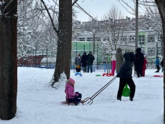 Zima wróciła do Krakowa. Dzieci znów ruszyły na sanki (Galeria)