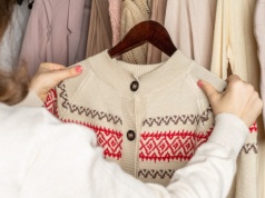 Sweter skurczył się w praniu? Użyj tego produktu, a znów będzie pasować