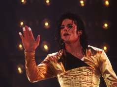 Polski polityk w teledysku Michaela Jacksona. Niezwykły akcent w światowym hicie