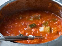 Z francuskiego klasyku przygotowuję pyszną zupę. Pełna aromatów, rozgrzeje w mroźny dzień