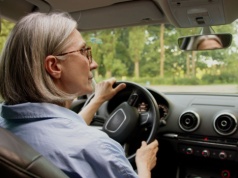 Zmiany dla kierowców od 2026 roku. Nowe przepisy uderzają w seniorów