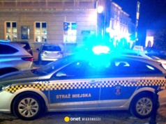 Pokazał zdjęcie z ręką zanurzoną w pudełku. Finał historii daje do myślenia