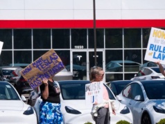 Tesla z turbodoładowaniem nadjeżdża. Jeszcze chwila cierpliwości