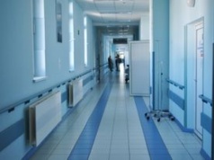 Pracują w szpitalach, zarabiają niewiele. Pokazano wynagrodzenie