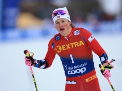 Norweski narciarz Johannes Hoesflot Klaebo zapisuje się w historii olimpijskiej z dziewięcioma złotymi medalami, a czyste zwycięstwo jest na oku