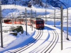 Pociąg wykoleił się w Alpach. Akcja ratunkowa