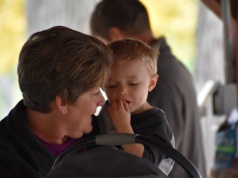 Babcia obcięła włosy wnuczkowi. Matka: "Przeprosiła, ale syn ma grzywkę jak od garnka"