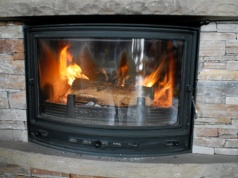 Kominiarze biją na alarm. To drewno masowo zatyka przewody kominowe