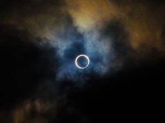Wyjątkowe zaćmienie Słońca. Ziemska gwiazda 