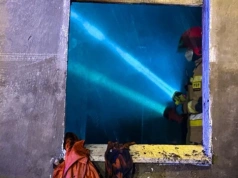 Pożar w Janowie. Strażacy wyprowadzili z mieszkania dwie osoby