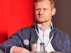 Roboty w magazynach, AI w projektowaniu. Czy sztuczna inteligencja zabierze ludziom pracę? LPP o automatyzacji