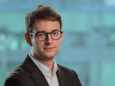 Nasza gospodarka funkcjonuje w dwóch prędkościach! Coface podsumowuje 2025 rok w najnowszym raporcie niewypłacalności