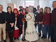 Kolorowy korowód w Urzędzie Gminy – tradycyjne „Miśki” zawitały do Ręczna