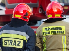 Czarny dym nad osiedlem. Dramatyczny pożar w bloku w Ząbkach